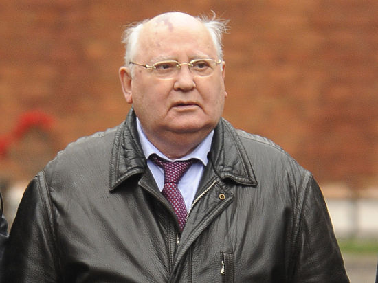 Некоторые письма подписаны самим бывшим президентом СССР