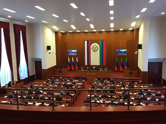 Депутаты дагестанского парламента в рамках седьмой сессии приняли ряд поправок к действующим законам 