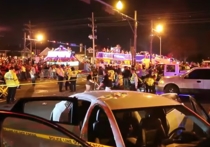 В США в Новом Орлеане прямо во время движения карнавальной колонны в толпу людей врезался автомобиль