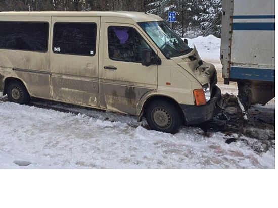 Автобус с панк-группой "Бригадный подряд" попала в аварию при выезде из Ижевска