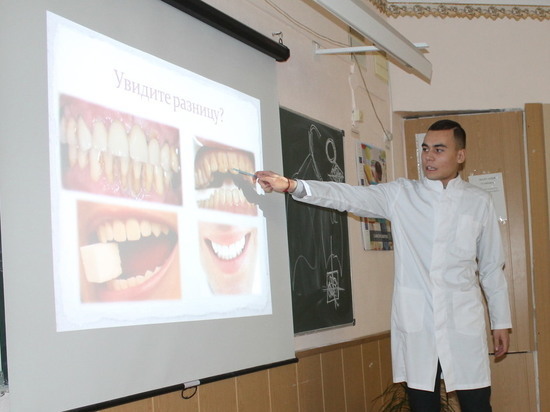 Волонтеры-медики рассказывают омским школьникам о вреде курения