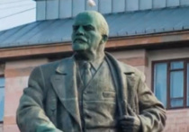 Глава администрации Светогорска Сергей Давыдов сообщил, что после того, как в Крыму замироточил памятник Николаю II, в Выборге замироточил памятник Ленину