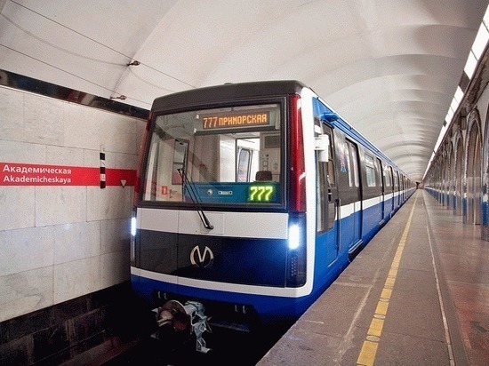 Петербургский метрополитен продолжает пополняться поездами, которые часто ломаются