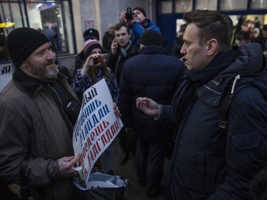 На вокзале в Нижнем Новгороде Навального встретила «группа чучундрят»