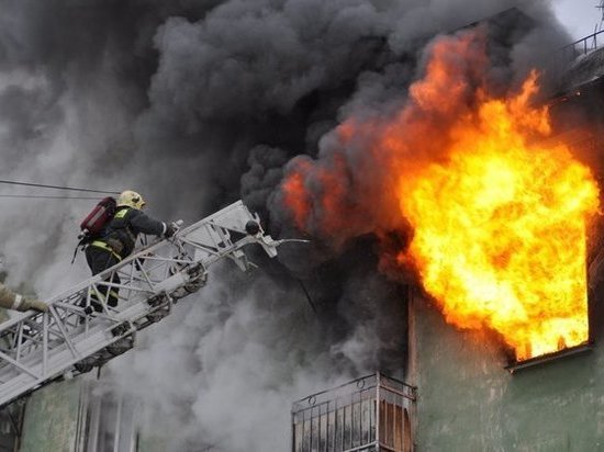 На пожаре в пятиэтажке на Волгоградской в спасли пять оренбурженок  