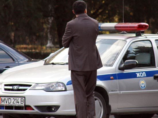 В Бишкеке пьяный сотрудник ГКНБ сбил милиционера
