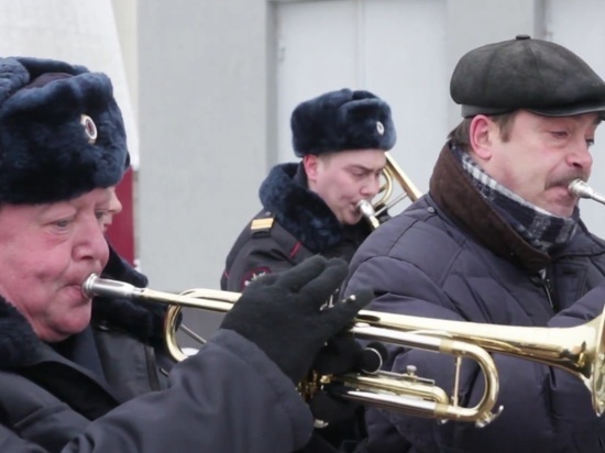 Нижегородские полицейские поздравили женщин концертом