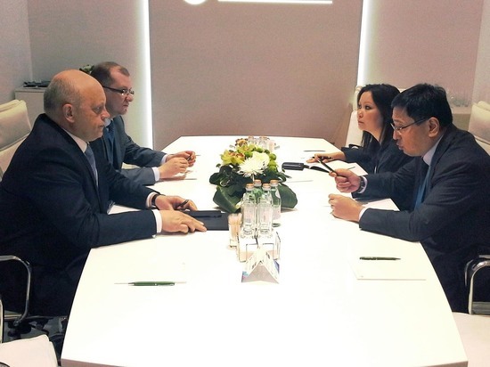 В рамках Российского инвестиционного форума состоялась встреча Губернатора Омской области с председателем правления казахстанской группы компаний «Байтерек».