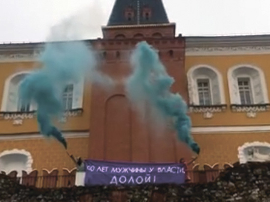 Акцию они приурочили к Международному женскому дню