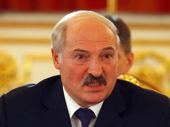 Президент Белоруссии пытается доказать своей элите, что способен выбивать деньги из Москвы
