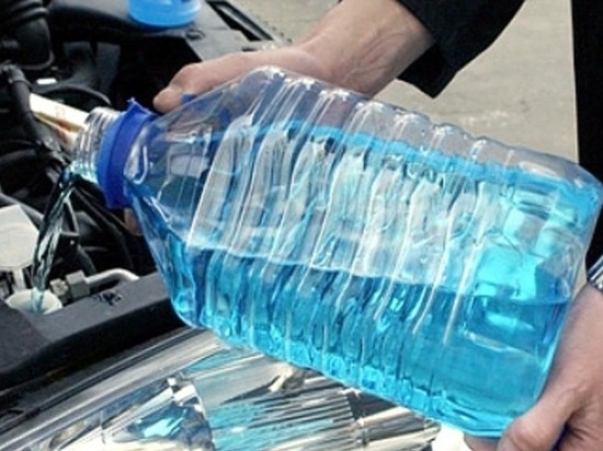 Полиция изъяла 300 литров незамерзайки с метанолом