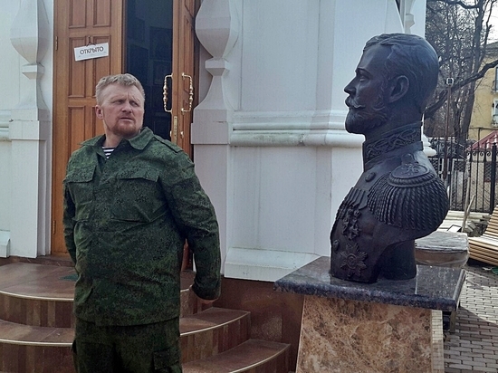 Чудо Поклонской: памятник Николаю II стал самым посещаемым в Крыму Чудо Поклонской: памятник Николаю II стал самым посещаемым в Крыму