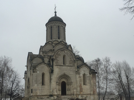 Монастырь переживает странные времена