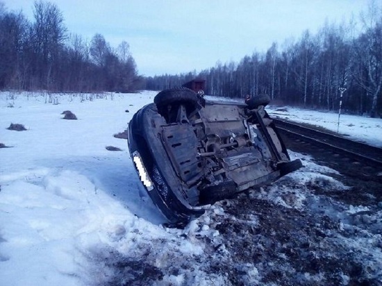 Поезд протаранил Renault Logan в Нижегородской области
