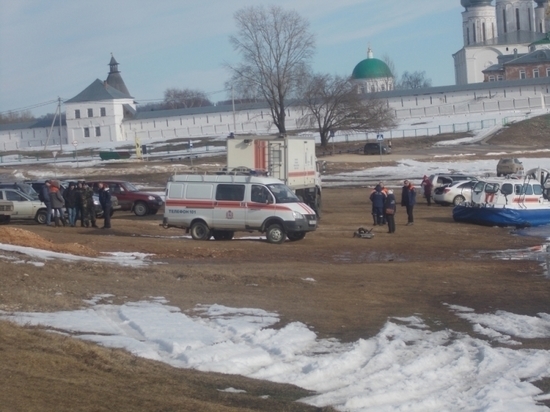 Мужчина на снегоходе утонул, провалившись под лед у Макарьевского монастыря