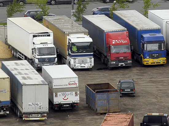 Водители грузовозов снова настаивают на полной отмене транспортного налога