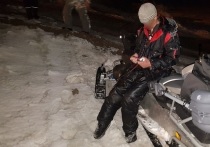 Сахалинские спасатели уже давно привыкли к вызволению рыболовов-любителей из ледяного плена