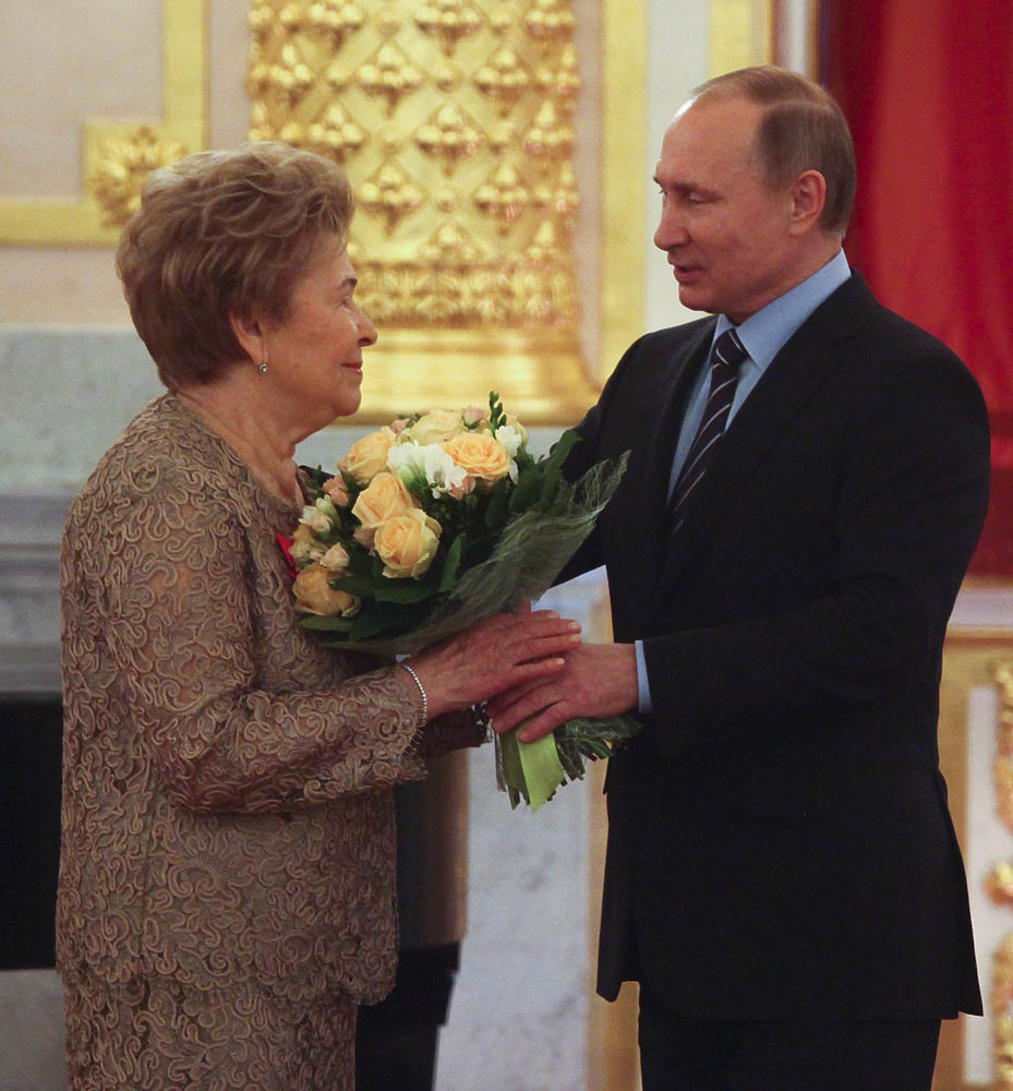Наина Ельцина на 85-летний юбилей получила от президента России орден