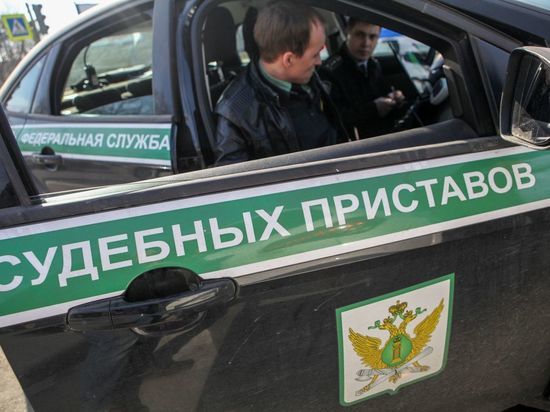 За долги арестовали сухофрукты в Надеждинском районе