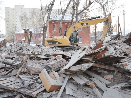 В нескольких многоквартирных домах Барнаула и Бийска произошло обрушение стен, крыш и перекрытий