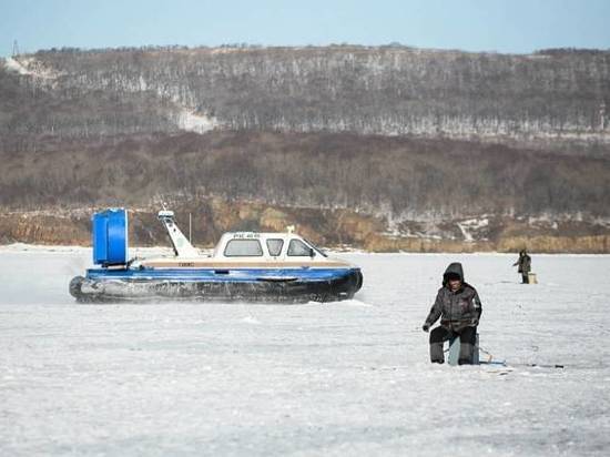 Приморских рыбаков не останавливает таяние льда