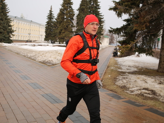 Александр Капер пробежал через Нижний Новгород в Пекин