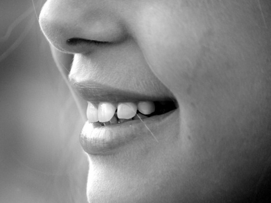 Рецепт отбеливания и лечения зубов по Неумывакину