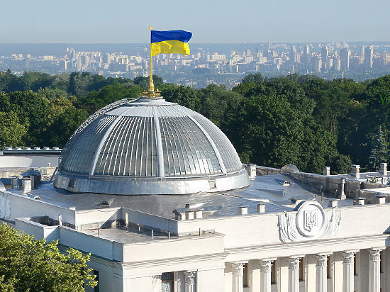 Киев: европейских политиков надо обложить санкциями за поездки в Крым