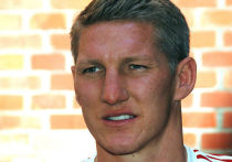 Несмотря на то, что до открытия летнего трансферного окна в футболе еще далеко, один громкий переход случился уже сейчас: Бастиан Швайнштайгер покидает "Манчестер Юнайтед" и переезжает в американскую MLS, где теперь будет выступать за "Чикаго"