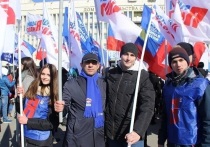 В теплый весенний день, 18 марта, на площади у здания правительства Сахалинской области состоялось празднование третьей годовщины возвращения Крыма в состав России