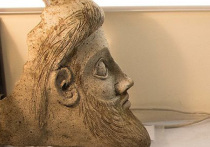В ходе подводных раскопок скопления древней керамики в Керченской бухте у мыса Ак-Бурун археологи нашли терракотовую голову