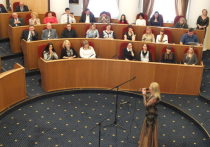 Музыкальная пауза была организована для чиновников прямо в колонном зале

Концерт в рамках «Недели культуры в Оренбургской области» прошел сегодня, 23 марта, в обеденный перерыв