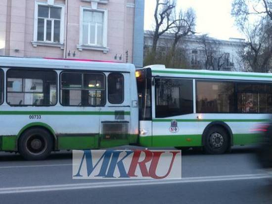  В центре Ростова автобус протаранил другой автобус