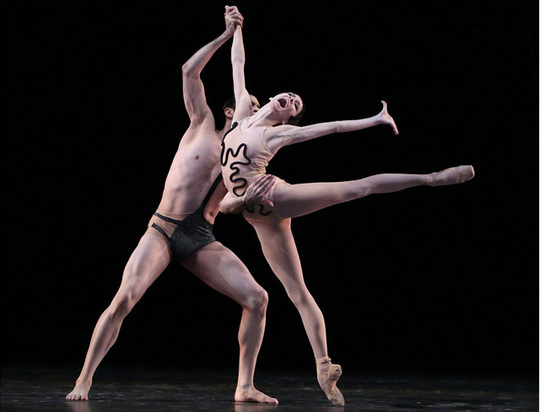 В главном театре страны состоялась премьера двух балетов: самого скандального и образцово-ученического