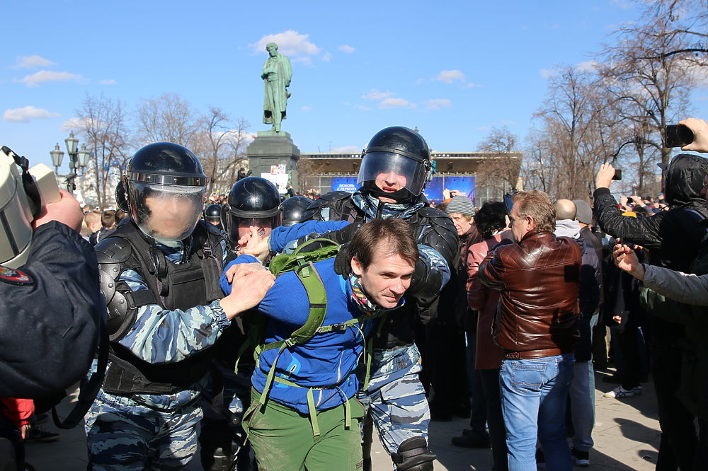 На антикоррупционном митинге в Москве задержаны сотни человек