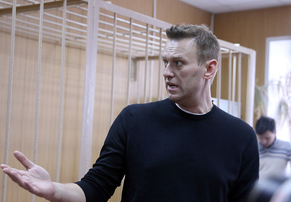 Навальный в суде демонстрировал разные эмоции: улыбки и негодование