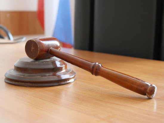 Женщина ответит перед судом за злоупотребление должностными полномочиями