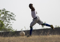 Футбольная команда из Камеруна обосновалась в Крыму: местные жители добились их выселения