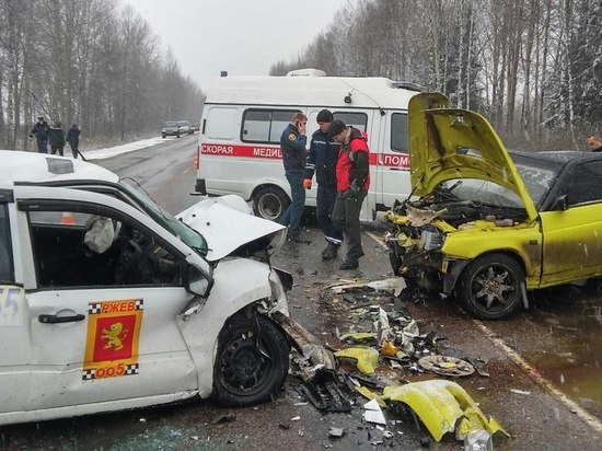 Серьёзная авария случилась на трассе Тверь-Ржев. Двое госпитализированы