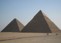 Руины ранее неизвестной пирамиды обнаружили египетские археологи в 26 километрах от Каира