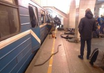 Жители Петербурга делятся друг с другом историями своего спасения во время терактов в метро — многие считают, что их уберег счастливый случай