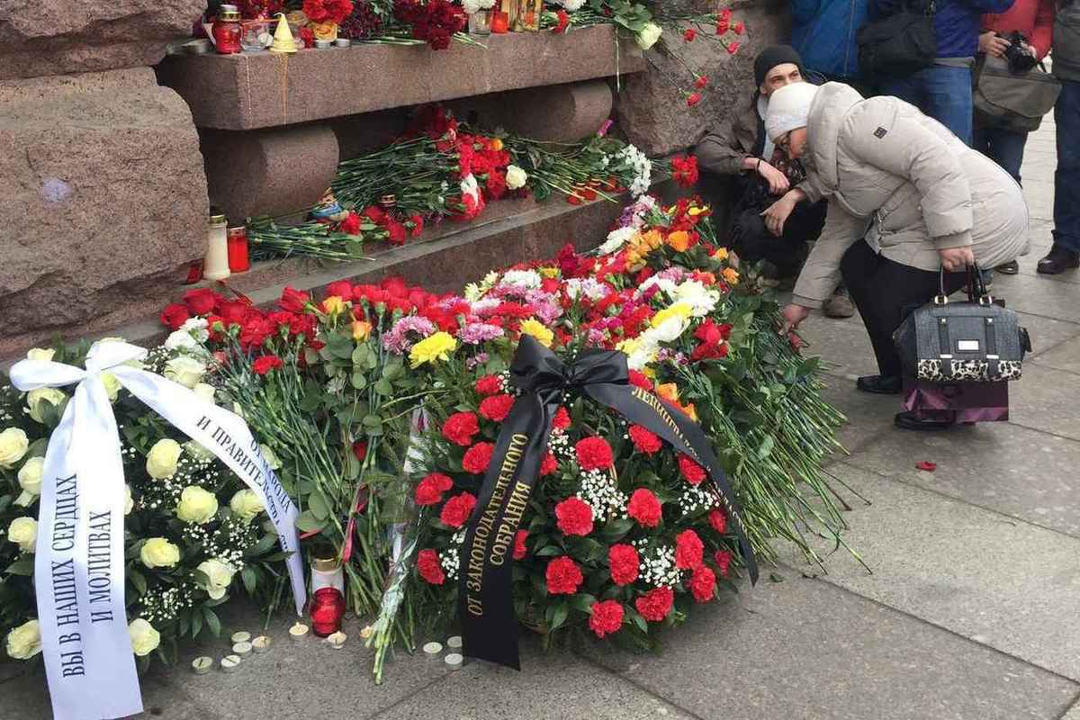 Списки опознанных погибших при теракте. Трагедия в Питере сегодня фото погибших. Соболезнования пострадавшим при теракте в Петербурге.