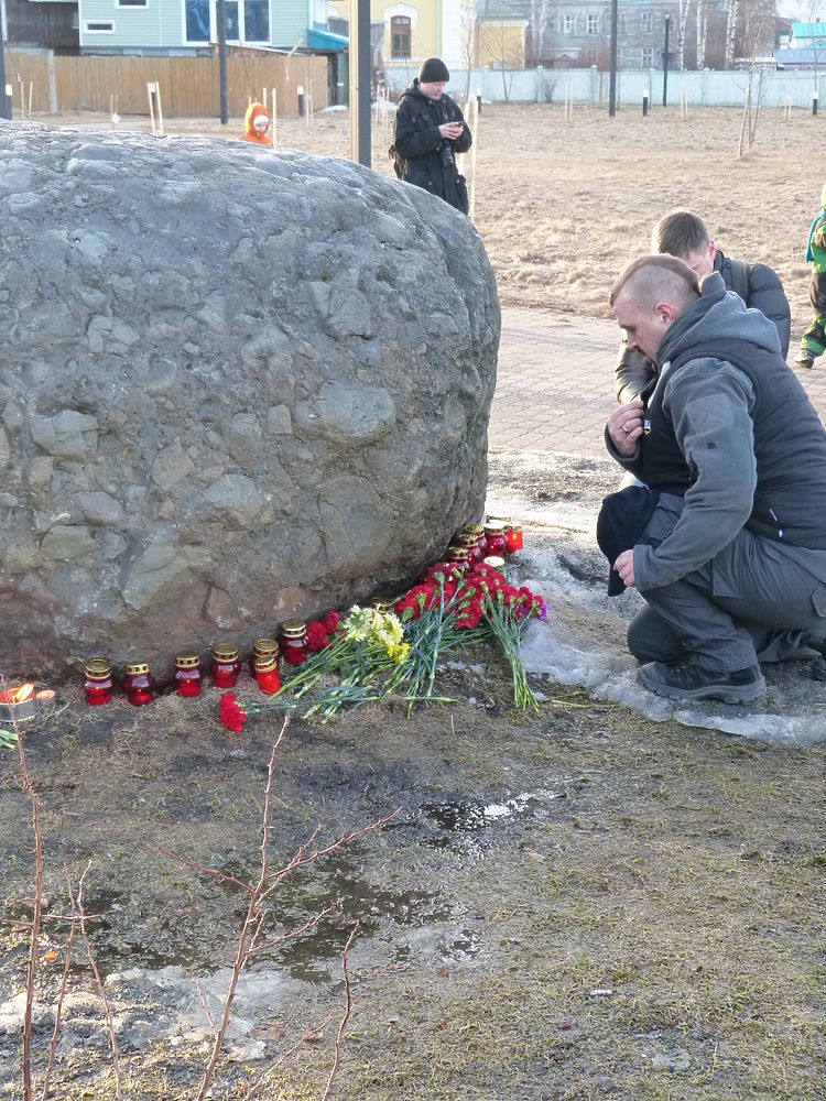 Петрозаводчане почтили память погибших в петербургском теракте