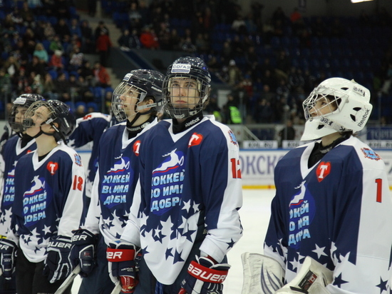 Благотворительный хоккейный матч прошел в Нижнем Новгороде