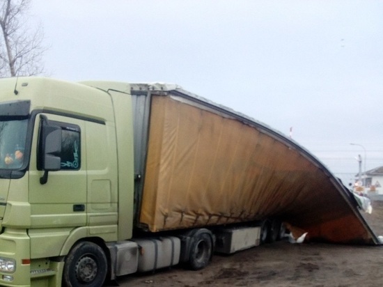 Поезд протаранил грузовик в Володарском районе Нижегородской области