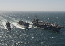 Власти США направят к Корейскому полуострову ударную группировку ВМС во главе с тяжелым атомным авианосцем Carl Vinson, узнали СМИ
