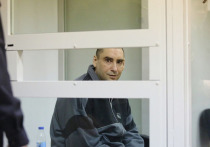Сегодня бывший офицер полиции Михаил Дроник получил 18 лет тюрьмы за жуткое преступление — убийство супругов и их семилетнего сына