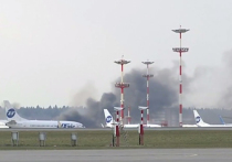 СМИ не на шутку встревожились сообщениями о едком черном дыме в московском аэропорту "Внуково" во время приземления самолета госсекретаря США Рекса Тиллерсона