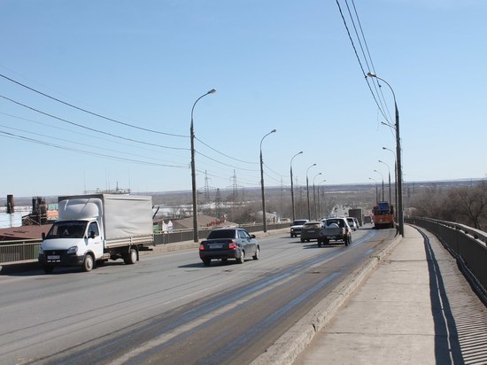 Один из самых загруженных выездов из города частично перекрыли до ноября