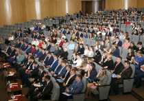 5 апреля на площадке Законодательного Собрания  Приморского края было непривычно много людей в возрасте до 30 лет